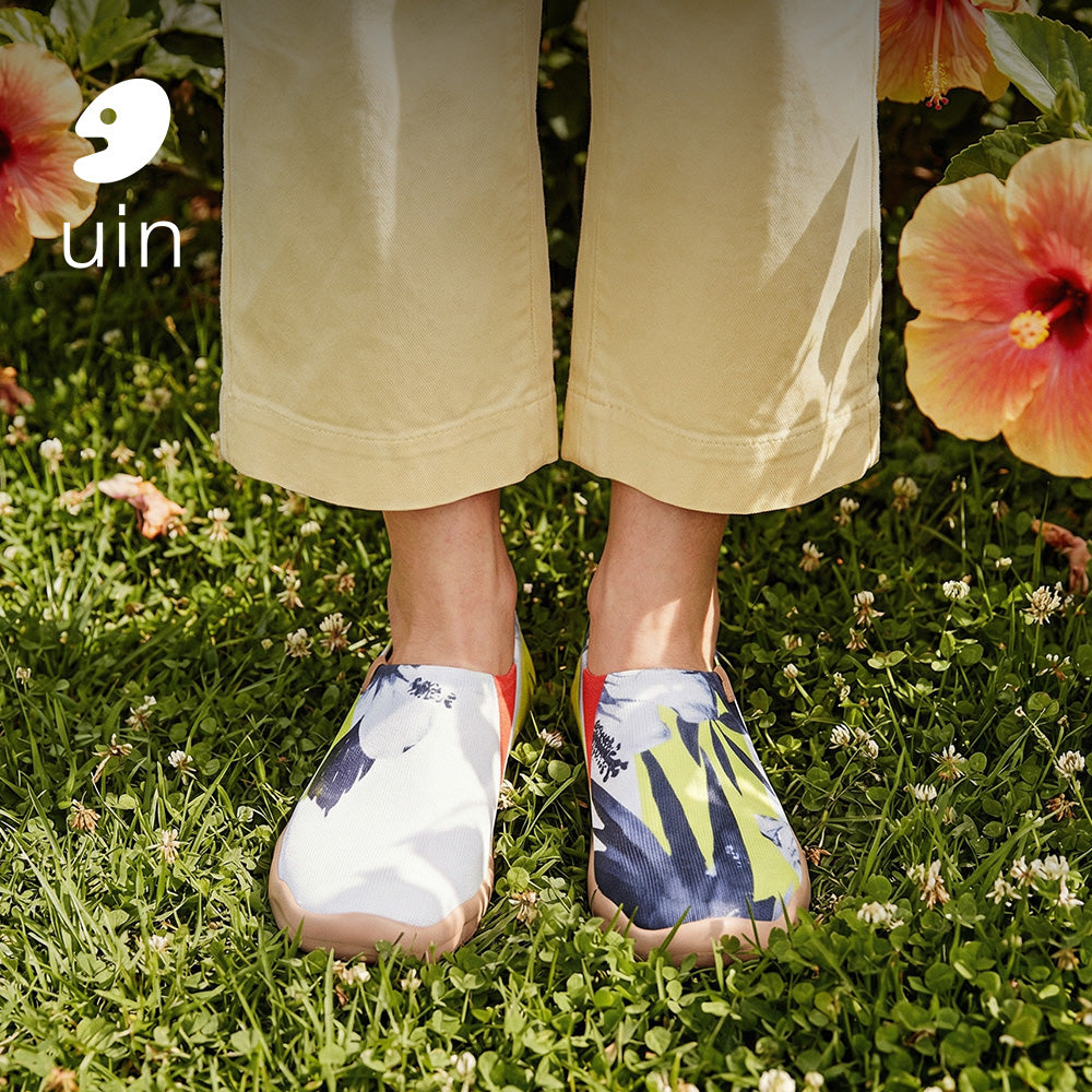 Hibiscus in Full Bloom Toledo I Women