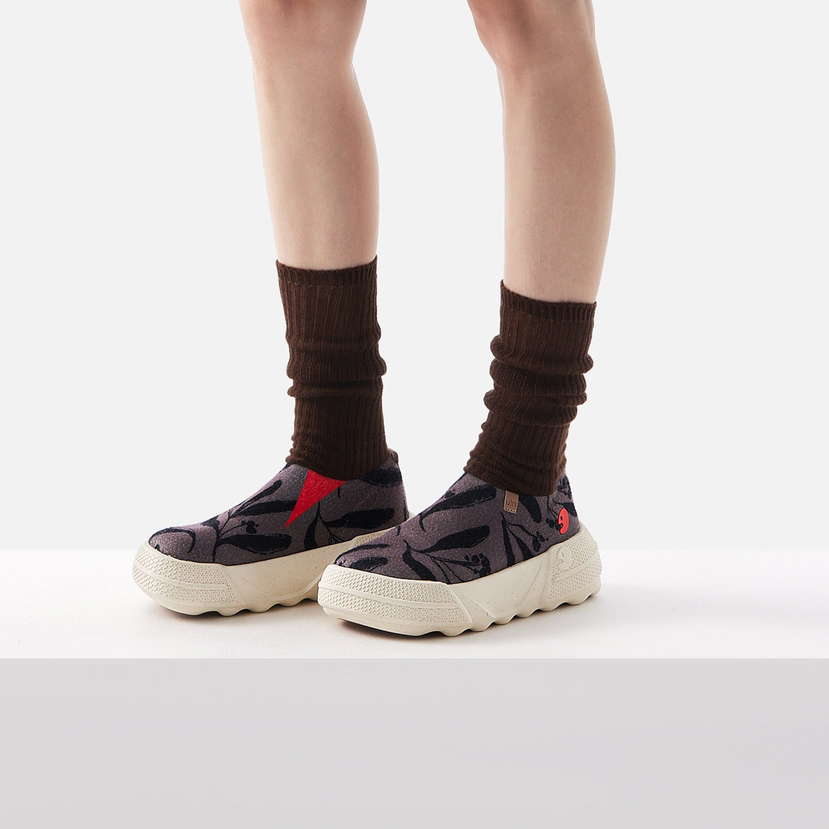 Murmure floral onirique Tolède XVIIe Femmes