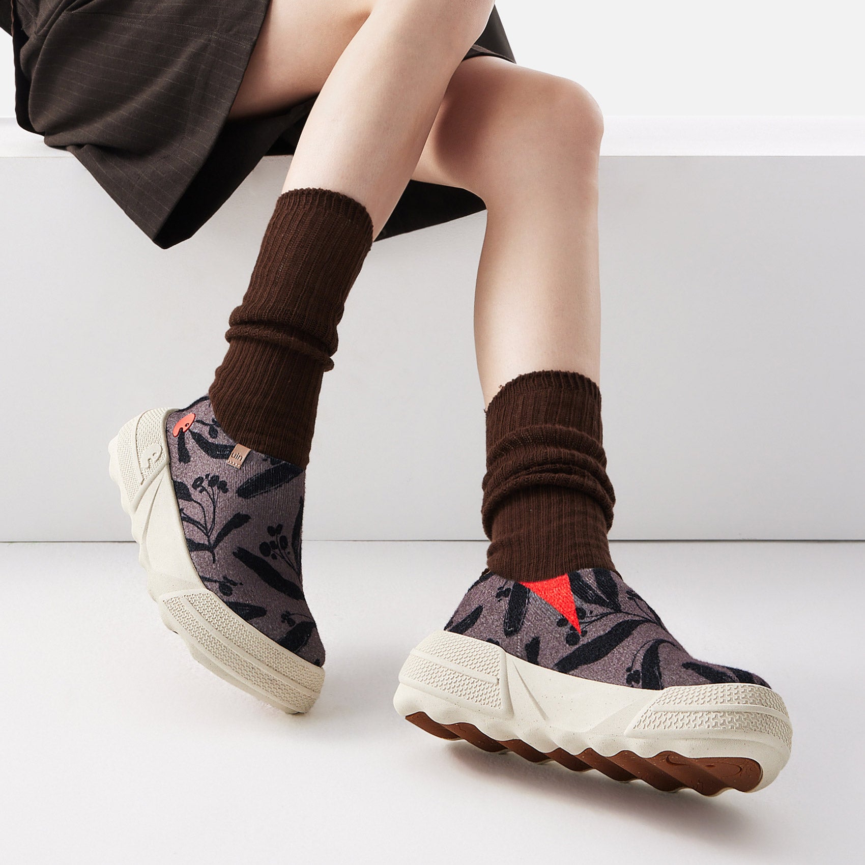 Murmure floral onirique Tolède XVIIe Femmes