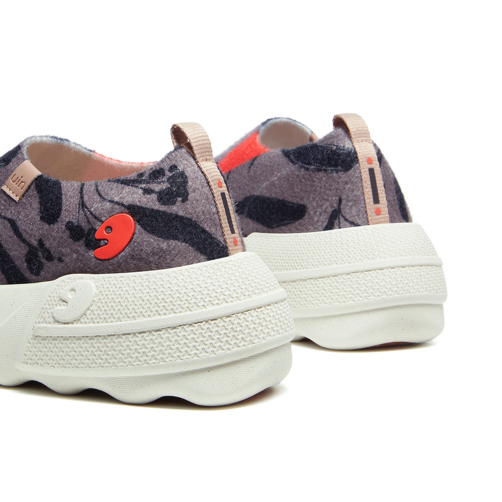 Murmure floral onirique Tolède XVIIe Femmes