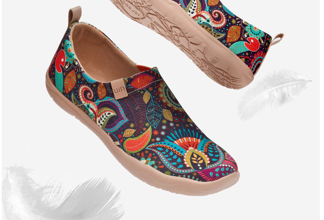 UIN Women's Art Painted Travel Shoes Slip On Canvas Casual Loafers