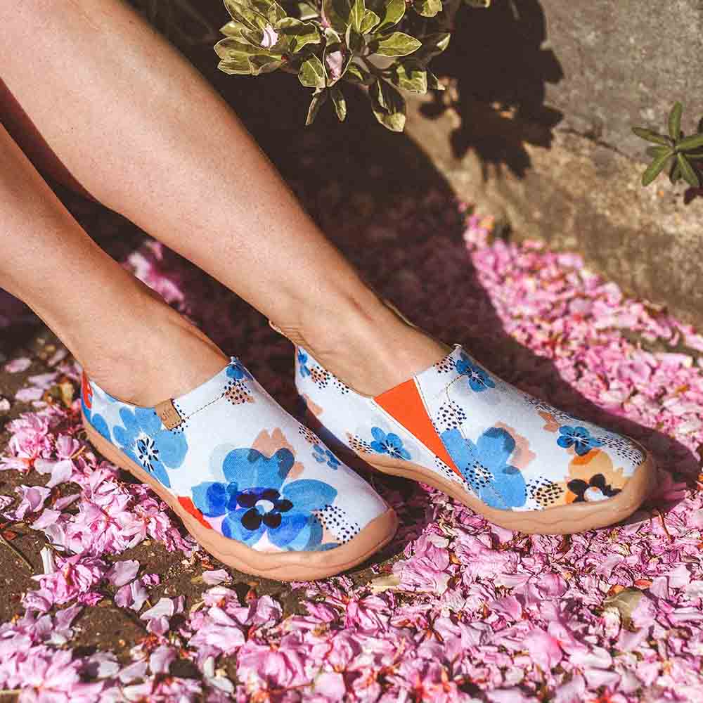 UIN Footwear Women Forget Me Nots Women Canvas loafers