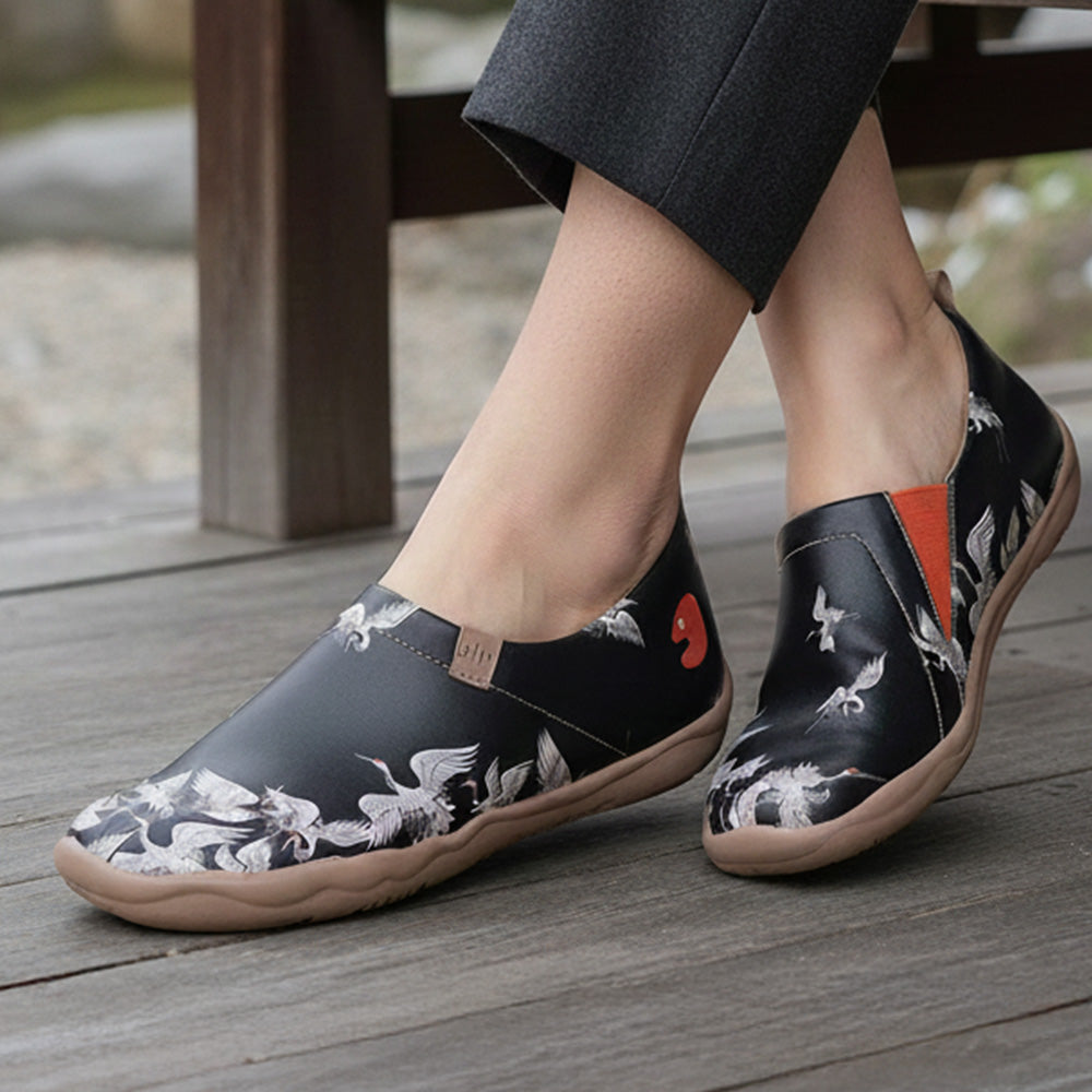 UIN Women's Walking Travel Shoes Slip On Microfiber Leather Casual