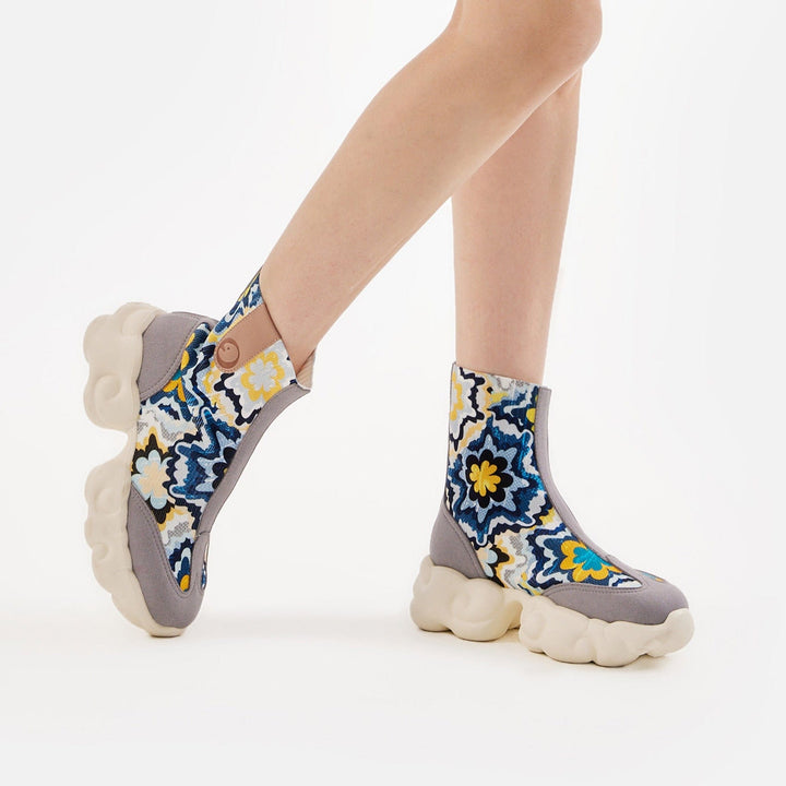 UIN Footwear Women Colorful Flower Field Cloud IV Women Canvas loafers