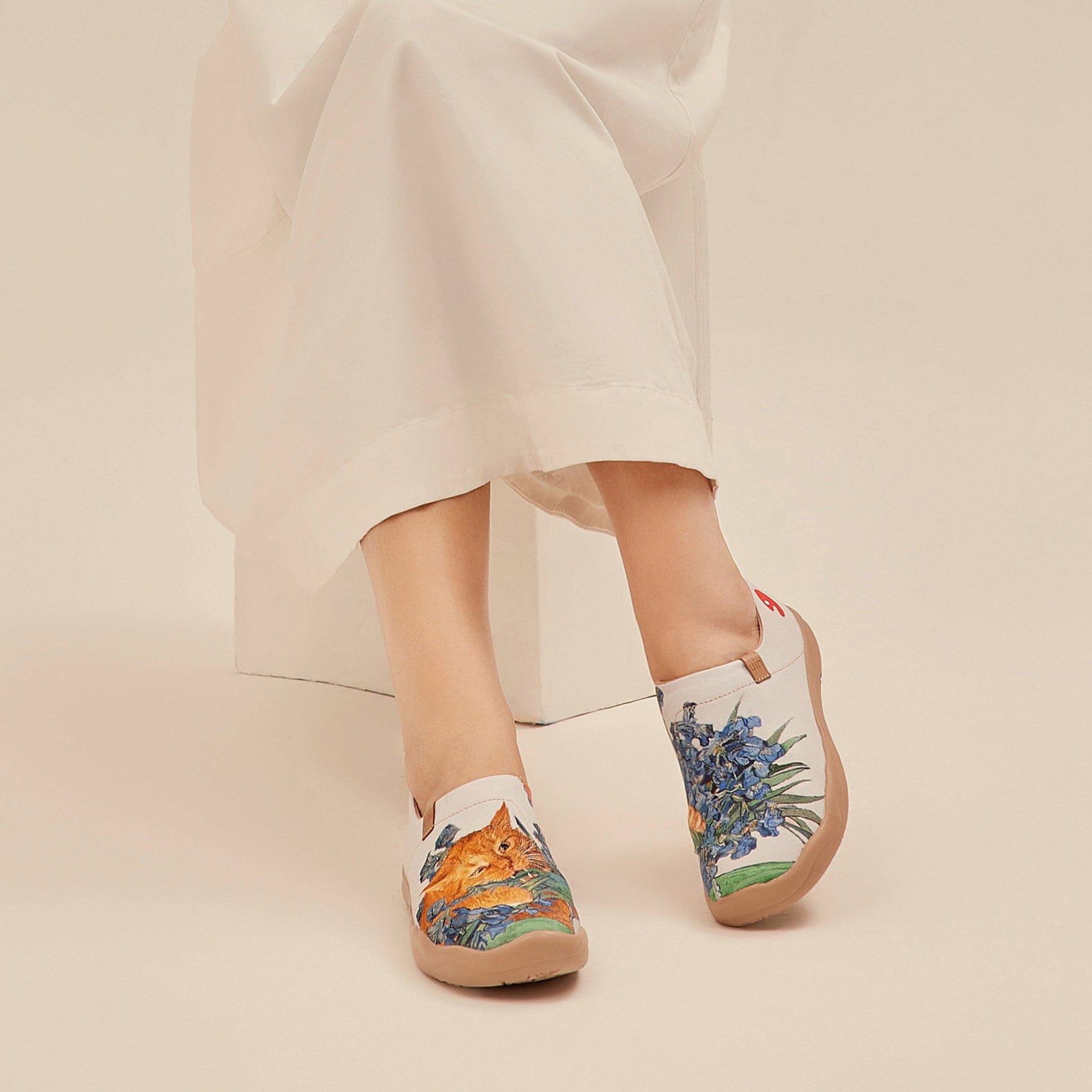 ♥️UIN♥️アートトラベルシューズ YAWNING LILYキャンパス・レディース UIN Women's Art Travel Shoes Slip On Casual Loafers Lightweight