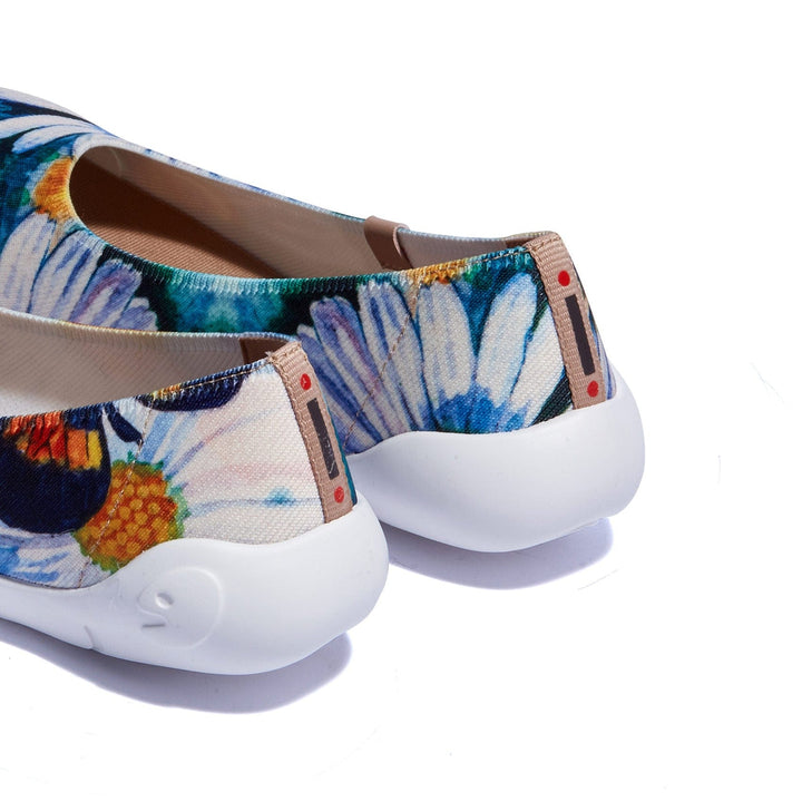 UIN Footwear Women Lingering Around Daisies Menorca III Women Canvas loafers